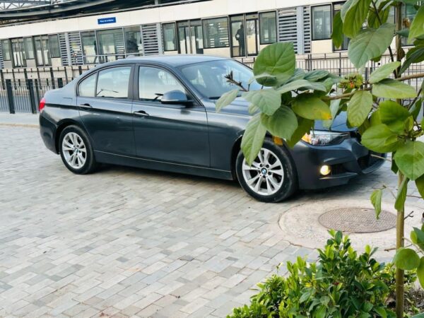 BMW model série 320 année 2017 – Image 6