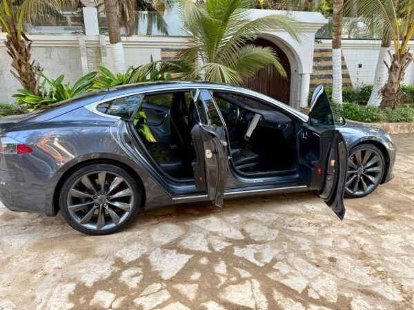 TESLA MODEL S année 2016 – Image 15