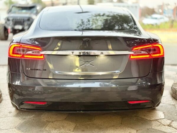 TESLA MODEL S année 2016 – Image 9
