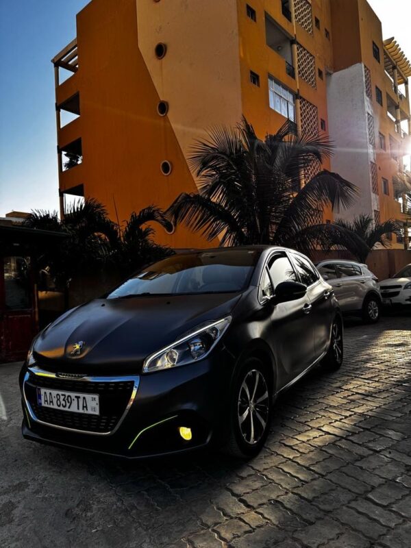 Peugeot 208 XS Lime année 2016 – Image 2