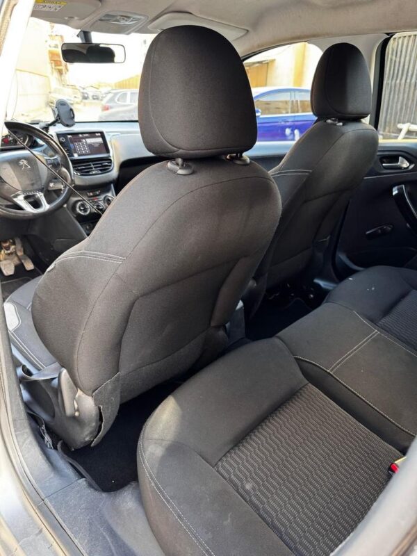 Peugeot 208 XS Lime année 2016 – Image 3