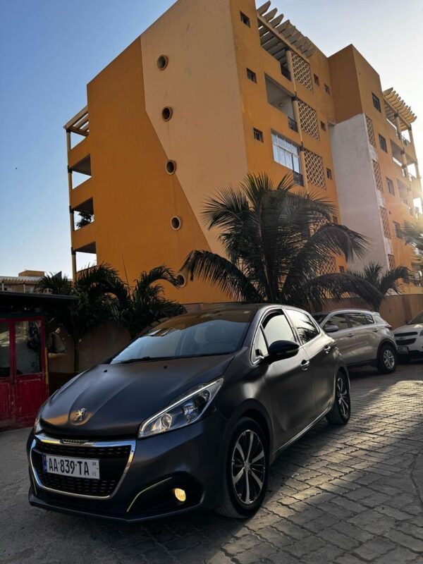 Peugeot 208 XS Lime année 2016 – Image 8