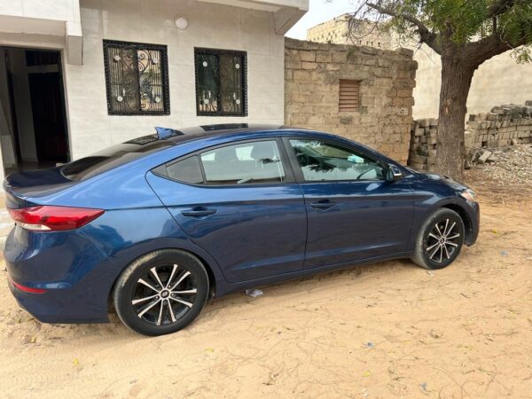 Hyundai Élantra 2018 – Image 4