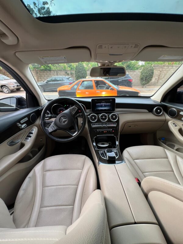 MERCEDES GLC300  4MATIC  année 2018 – Image 9