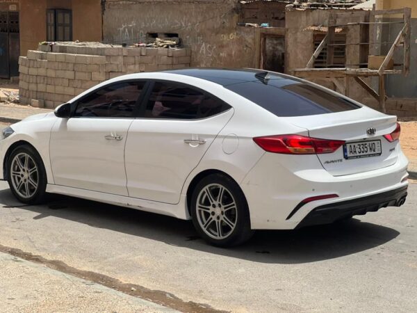 Hyundai Avante sport année 2017 – Image 7