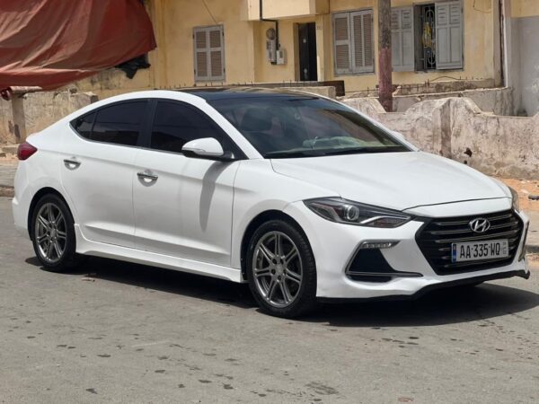 Hyundai Avante sport année 2017 – Image 4