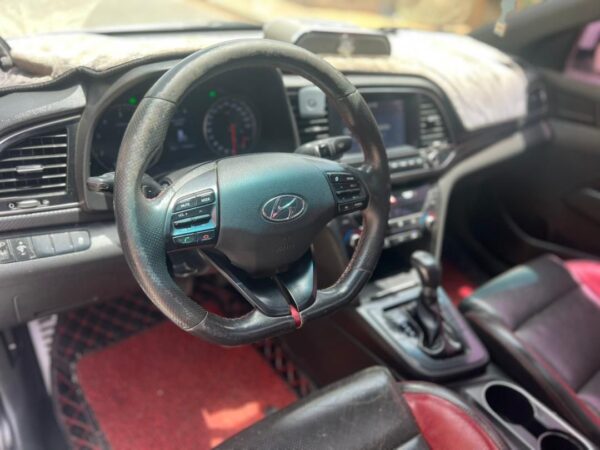 Hyundai Avante sport année 2017 – Image 11