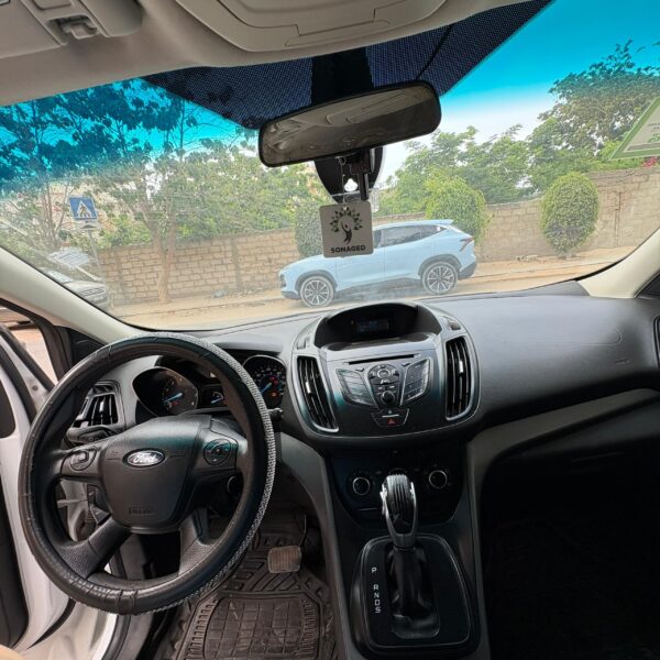 FORD ESCAPE année 2014 – Image 9