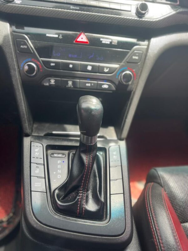Hyundai Avante sport année 2017 – Image 12