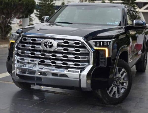 TOYOTA TUNDRA année 2024 – Image 3