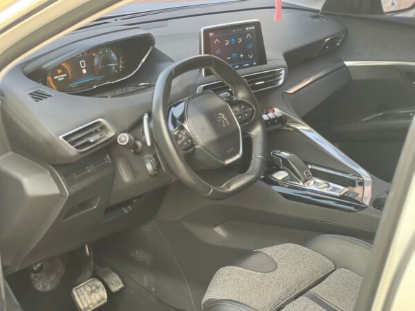 PEUGEOT 3008 année 2018 – Image 7