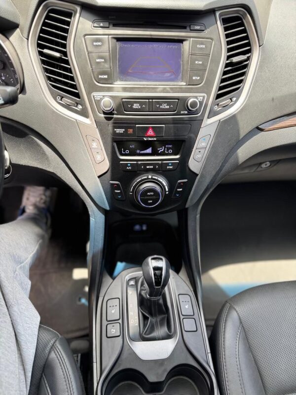 Hyundai Santafe sport 2017 – Image 12
