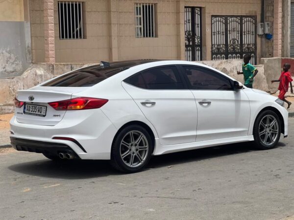 Hyundai Avante sport année 2017 – Image 5