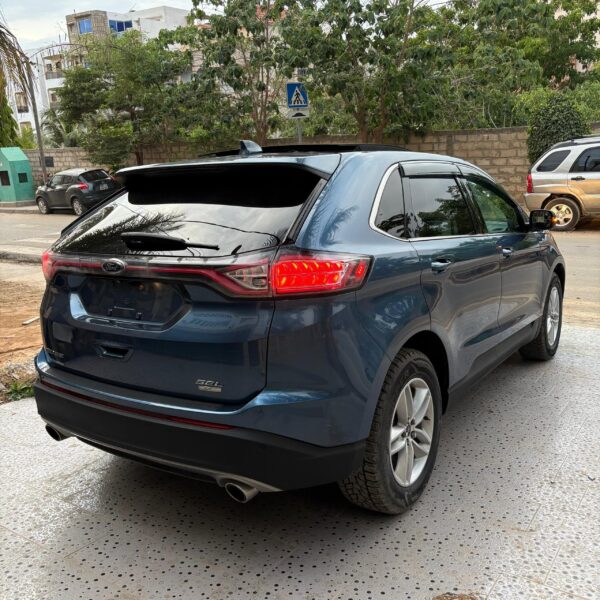 FORD EDGE SEL année 2018 – Image 6
