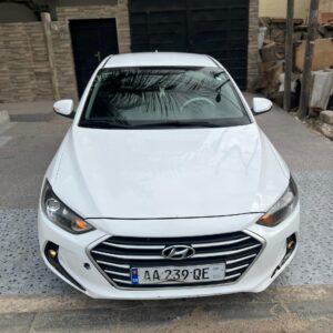 HYUNDAI AVANTE année 2015